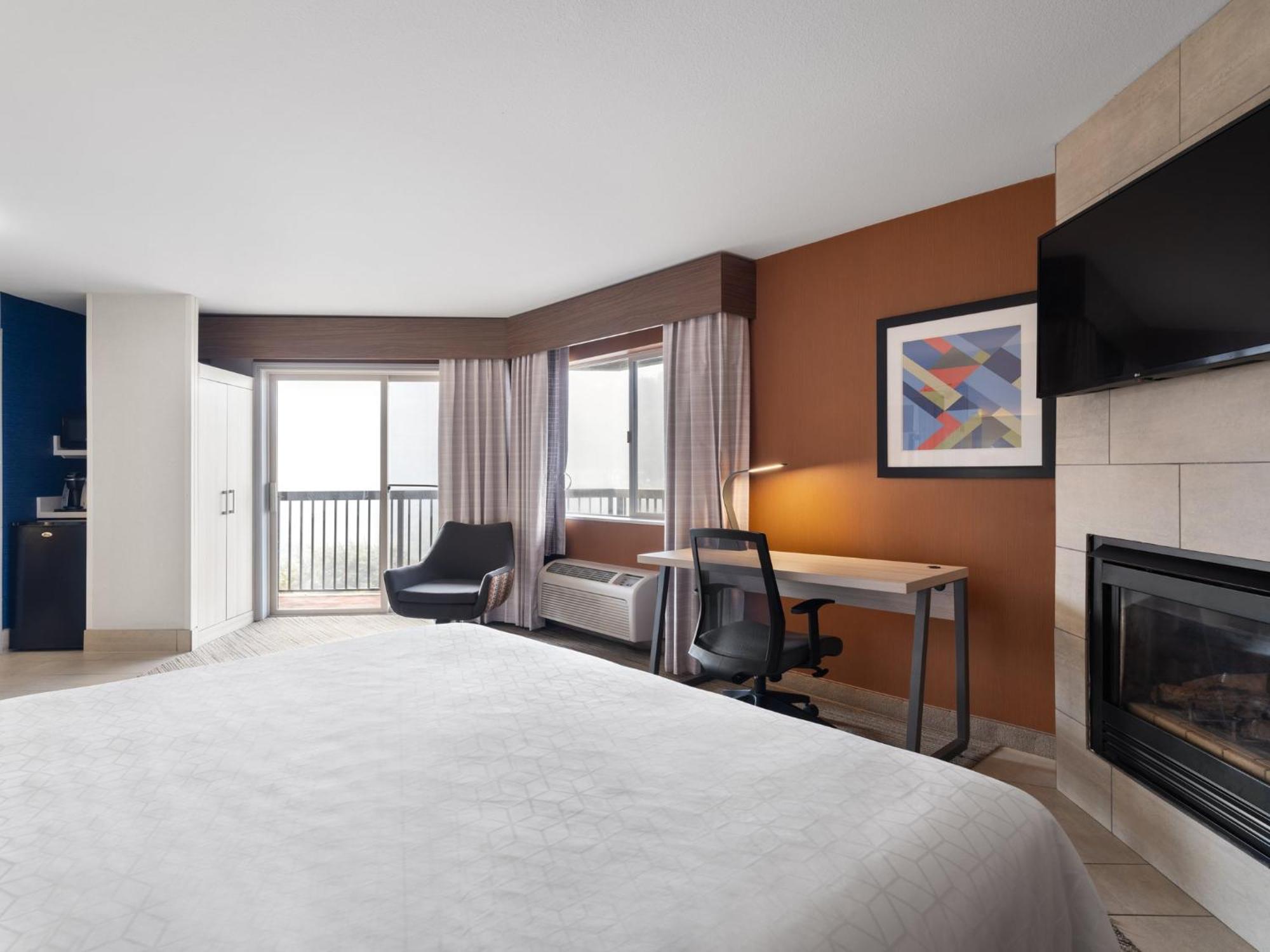 Holiday Inn Express Fort Bragg By Ihg Экстерьер фото